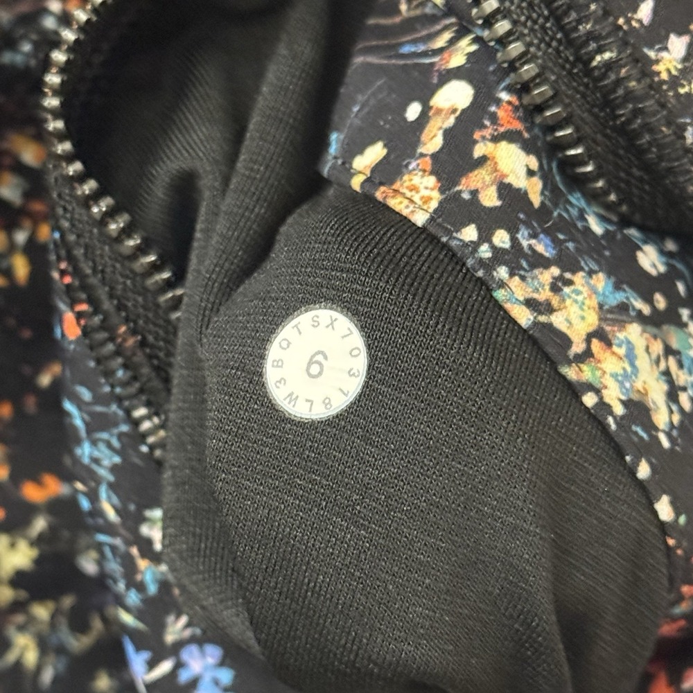 Lululemon Front Of The Pack 1/2 Zip Nulux Flowerescent Women's Size 6 Activewear - Picture 6 of 7
